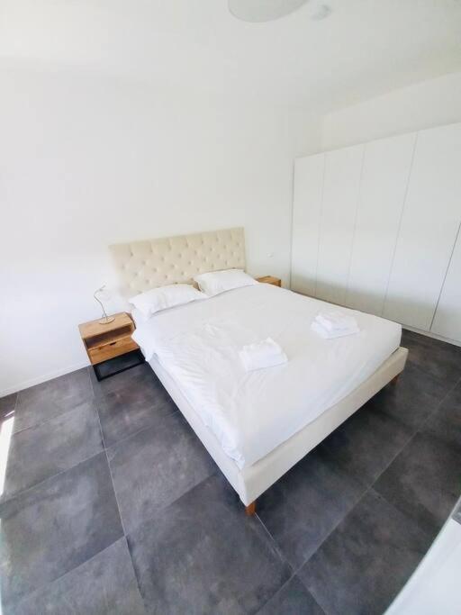 Large One Bedroom In Center With Terrace & Parking Luxemburg